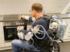 CEBIT 2018: DFKI präsentiert innovatives Exoskelett für die robotergestützte Rehabilitation