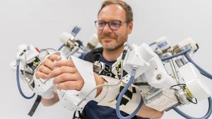 Von der Reha in die Raumfahrt: DFKI präsentiert Exoskelett zur Simulation von Schwerelosigkeit auf der Digital Health Conference 2022
