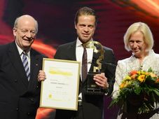 Prof. Wahlster überreicht Hermes Award 2014 bei der HANNOVER MESSE
