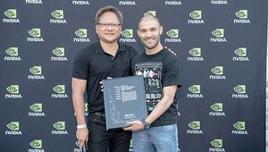 Jensen Huang und Sebastian Palacio mit dem Award.