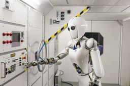Lernfähige Software ermöglicht Robotern geschicktes Hantieren im Weltraum und auf der Erde