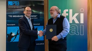 Handshake zwischen Prof. Tobias Schäfftler, PTB und Prof. Philipp Slusallek, DFKI