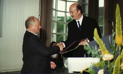 [Translate to English:] Prof. Dr. Dr. h.c. mult. Heinz G. Schwärtzel, Prof. Dr. Wolfgang Wahlster, Siemens AG in München, 2. Juli 1998